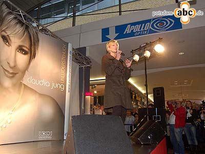 Foto des Albums: Claudia Jung in den Bahnhofspassagen - Serie 1 (27.09.2007)