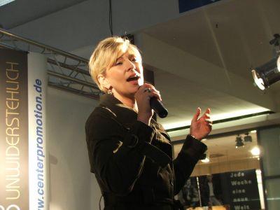 Foto des Albums: Claudia Jung in den Bahnhofspassagen - Serie 2 (27.09.2007)