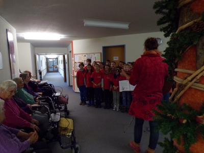 Foto des Albums: Auftritt des Schulchores im Haus Elim