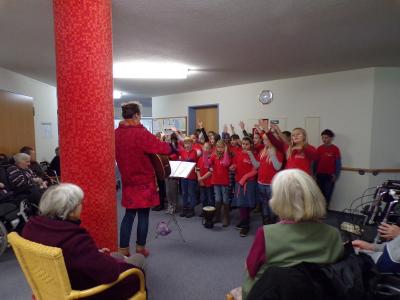 Foto des Albums: Auftritt des Schulchores im Haus Elim