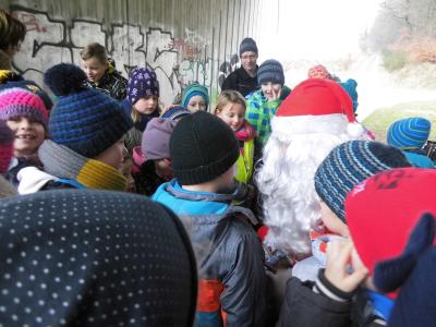 Foto des Albums: Weihnachtswanderung der Klassen 1c und 2c