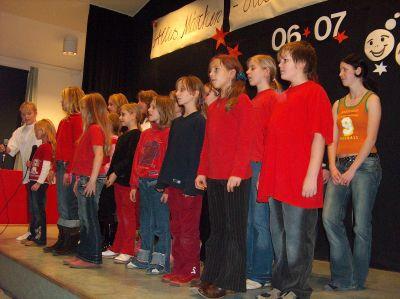 Foto des Albums: Weihnachtsprogramm an der Schule Glöwen (15. 12. 2006)
