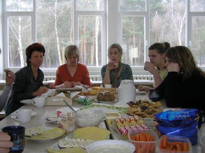 Foto des Albums: Acrylmaltag mit Lehrern und Schülern der Schule Glöwen (17. 11. 2006)