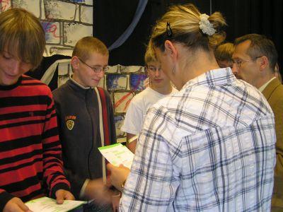 Foto des Albums: Auswertung der Wettbewerbe "Känguru" und "Sport" an der Schule Glöwen (11. 07. 2007)