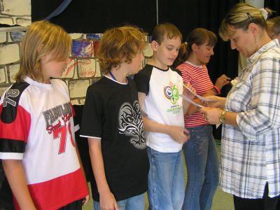 Foto des Albums: Auswertung der Wettbewerbe "Känguru" und "Sport" an der Schule Glöwen (11. 07. 2007)