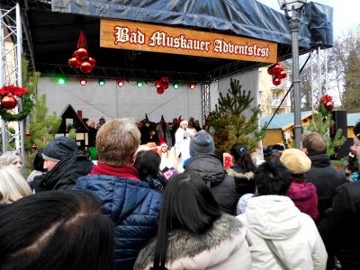 Foto des Albums: Theaterauftritt auf dem Adventsmarkt (27.11.2016)