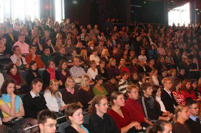 Foto des Albums: Erstsemesterbegrüßung der Uni Potsdam im Hans-Otto-Theater - Serie 2 (11.10.2007)