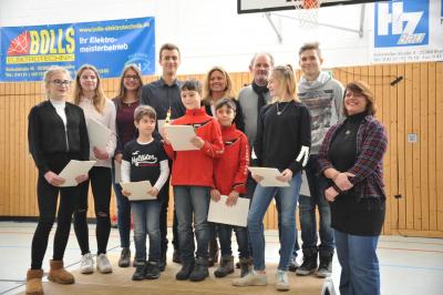 Die Taekwondo-Abteilung des RWK gl&auml;nzte durch besondere Leistungen in 2016. So wurden geehrt: Paul Blitvic und Fabio Lennartz (Dan-Graduierung (1. Dan), Noah Ersoy und David Ersoy (Landesmeister Synchron), Jule Martens (Norddeutsche Meisterin, Landeskader TVSH), Sinja Greve und Jiline Rohrmoser (Landesmeisterin Synchron, Dan-Graduierung (1. Dan), Martina L&uuml;dders (Landesmeisterin Einzel, Dan-Graduierung (1. Dan), Tom L&uuml;dders (Landesmeister einzel Formen, Landesmeister Bruchtest, 3. Platz deutscheMeisterschaft Freestyle, Perspektivkader TVSH), Lea Minnie (Landesmeisterin, Norddeutsche Meisterin, Deutsche Vizemeisterin,Landeskader TVSH) und Kieran Lienau (Landesmeister einzel Formen, Landeskader TVSH) 