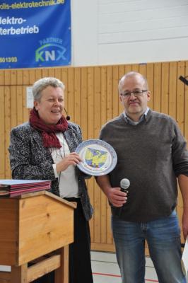 J&ouml;rg Brandt war 10 Jahre das Gesicht des RWK Hauptvereins. Er wurde am 24.02.2006 einstimmig zum ersten Vorsitzenden gew&auml;hlt. In seine Zeit f&auml;llt der Bau der lang ersehnten neuen Sporthalle.  F&uuml;r 10 Jahre ehrenamtliche Arbeit als RWK-Vorstand ehrte Frauke Biehl J&ouml;rg Brandt mit dem Gemeindeteller der Gemeinde Kiebitzreihe.  