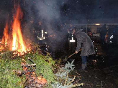 Foto des Albums: Weihnachtsbaumverbrennen in Beesdau