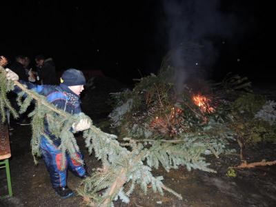 Foto des Albums: Weihnachtsbaumverbrennen in Beesdau