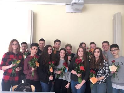 Foto des Albums: Schülervertretung verteilt Rosen zum Valentinstag (14.02.2017)