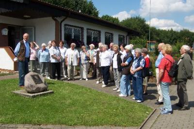 Foto des Albums: Abendkreis der Ev. Frauenhilfe und Mitglieder der „Seniorenbegegnungsstätte“ Holzwickede (13.07.2004)