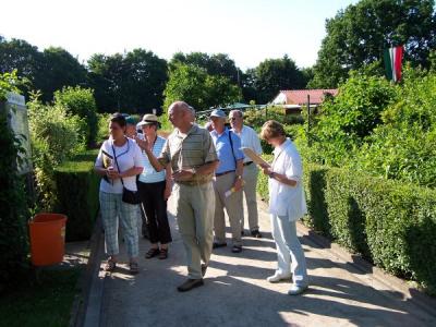 Foto des Albums: Bewertungskommission besucht die Kleingartenanlage „Am Oelpfad“ (23.06.2005)