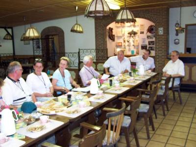 Foto des Albums: Bewertungskommission besucht die Kleingartenanlage „Am Oelpfad“ (23.06.2005)