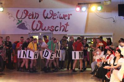 Foto des Albums: 2. Weiberfastnacht mit dem Motto "Wein, Weiber, Wurscht"