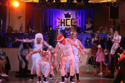 Foto des Albums: 2. Weiberfastnacht mit dem Motto "Wein, Weiber, Wurscht"