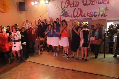 Foto des Albums: 2. Weiberfastnacht mit dem Motto "Wein, Weiber, Wurscht"