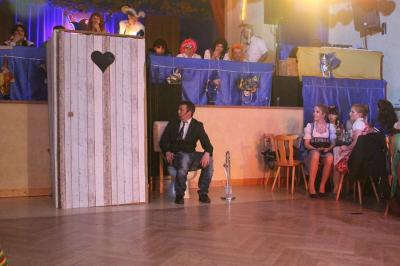 Foto des Albums: 2. Weiberfastnacht mit dem Motto "Wein, Weiber, Wurscht"