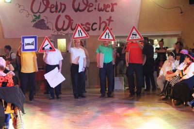 Foto des Albums: 2. Weiberfastnacht mit dem Motto "Wein, Weiber, Wurscht"