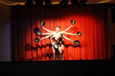 Foto des Albums: 2. Weiberfastnacht mit dem Motto "Wein, Weiber, Wurscht"