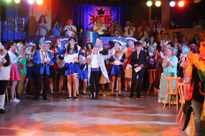 Foto des Albums: 2. Weiberfastnacht mit dem Motto "Wein, Weiber, Wurscht"