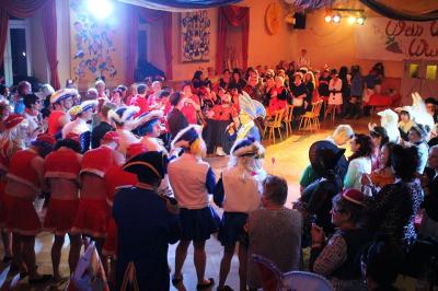 Foto des Albums: 2. Weiberfastnacht mit dem Motto "Wein, Weiber, Wurscht"