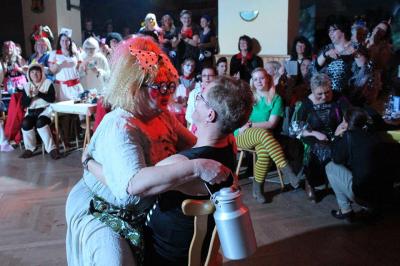 Foto des Albums: 2. Weiberfastnacht mit dem Motto "Wein, Weiber, Wurscht"