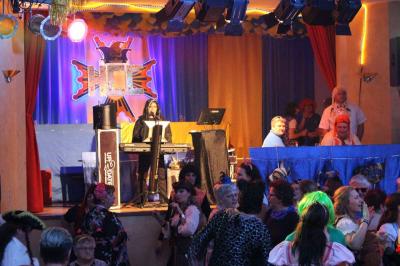 Foto des Albums: 2. Weiberfastnacht mit dem Motto "Wein, Weiber, Wurscht"