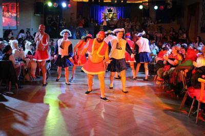Foto des Albums: 2. Weiberfastnacht mit dem Motto "Wein, Weiber, Wurscht"