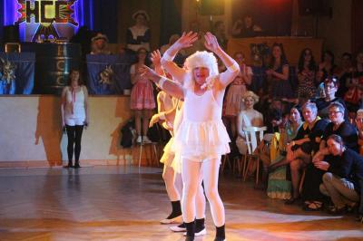 Foto des Albums: 2. Weiberfastnacht mit dem Motto "Wein, Weiber, Wurscht"