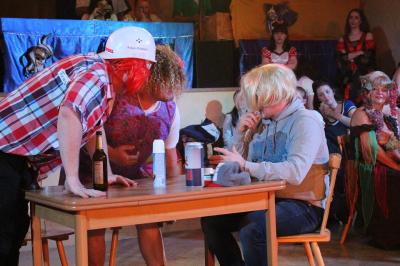 Foto des Albums: 2. Weiberfastnacht mit dem Motto "Wein, Weiber, Wurscht"