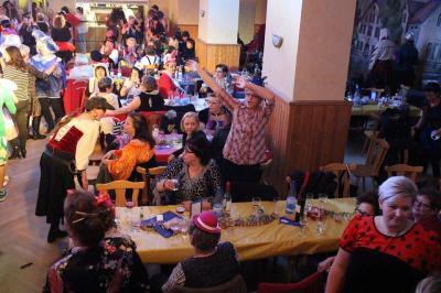 Foto des Albums: 2. Weiberfastnacht mit dem Motto "Wein, Weiber, Wurscht"