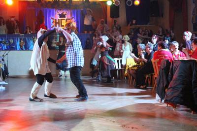 Foto des Albums: 2. Weiberfastnacht mit dem Motto "Wein, Weiber, Wurscht"