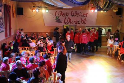 Foto des Albums: 2. Weiberfastnacht mit dem Motto "Wein, Weiber, Wurscht"