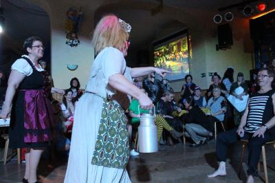 Foto des Albums: 2. Weiberfastnacht mit dem Motto "Wein, Weiber, Wurscht"