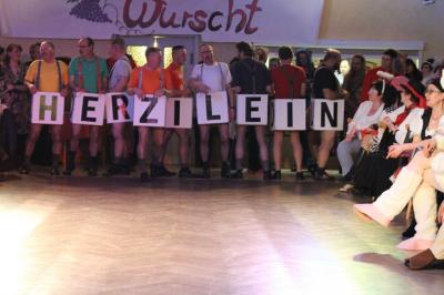 Foto des Albums: 2. Weiberfastnacht mit dem Motto "Wein, Weiber, Wurscht"