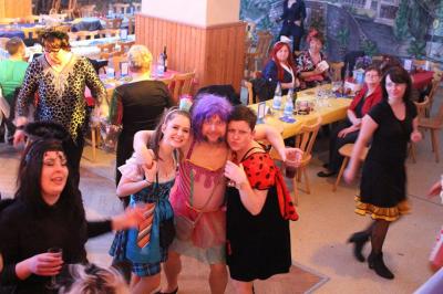 Foto des Albums: 2. Weiberfastnacht mit dem Motto "Wein, Weiber, Wurscht"