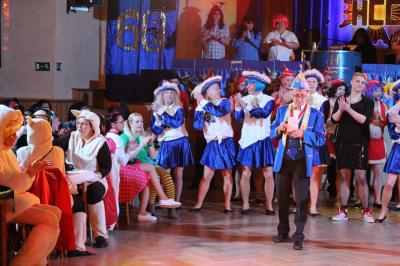 Foto des Albums: 2. Weiberfastnacht mit dem Motto "Wein, Weiber, Wurscht"