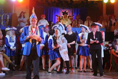 Foto des Albums: 2. Weiberfastnacht mit dem Motto "Wein, Weiber, Wurscht"