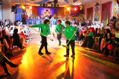 Foto des Albums: 2. Weiberfastnacht mit dem Motto "Wein, Weiber, Wurscht"