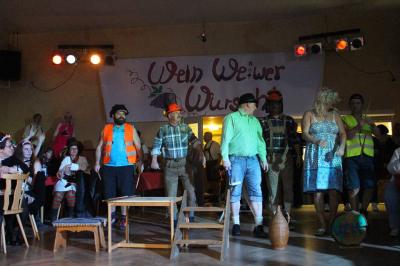 Foto des Albums: 2. Weiberfastnacht mit dem Motto "Wein, Weiber, Wurscht"