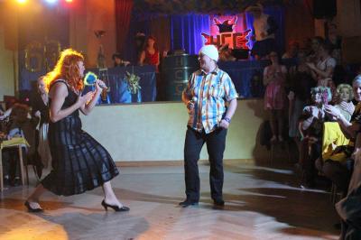 Foto des Albums: 2. Weiberfastnacht mit dem Motto "Wein, Weiber, Wurscht"
