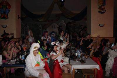 Foto des Albums: 2. Weiberfastnacht mit dem Motto "Wein, Weiber, Wurscht"