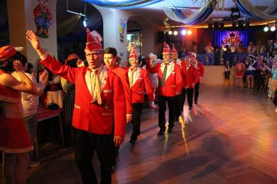 Foto des Albums: 2. Weiberfastnacht mit dem Motto "Wein, Weiber, Wurscht"