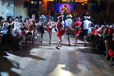 Foto des Albums: 2. Weiberfastnacht mit dem Motto "Wein, Weiber, Wurscht"