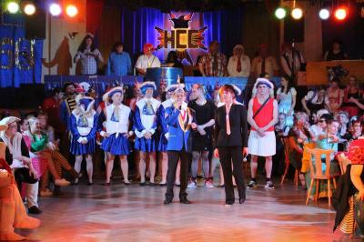 Foto des Albums: 2. Weiberfastnacht mit dem Motto "Wein, Weiber, Wurscht"