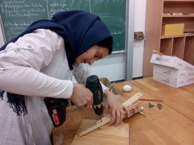 Foto des Albums: TüftelEi: AFG-Schüler beteiligen sich an dem Wettbewerb und lassen sich von Berufsschülern der Tischlerklasse beraten