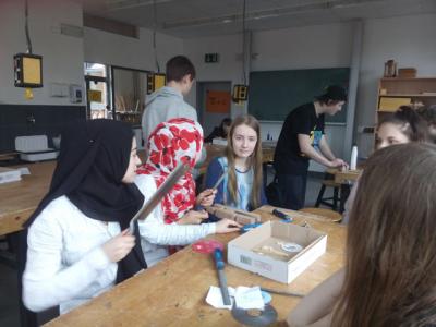 Foto des Albums: TüftelEi: AFG-Schüler beteiligen sich an dem Wettbewerb und lassen sich von Berufsschülern der Tischlerklasse beraten