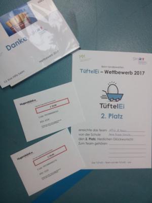 Der Gewinn: Schokolade f&uuml;r Frau Schramm und Gutscheine (70&euro;) f&uuml;r die Sch&uuml;lergruppe 